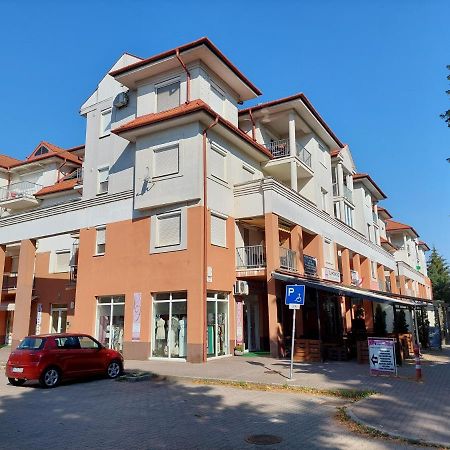 Samuci Apartman Hajduszoboszlo Exterior photo
