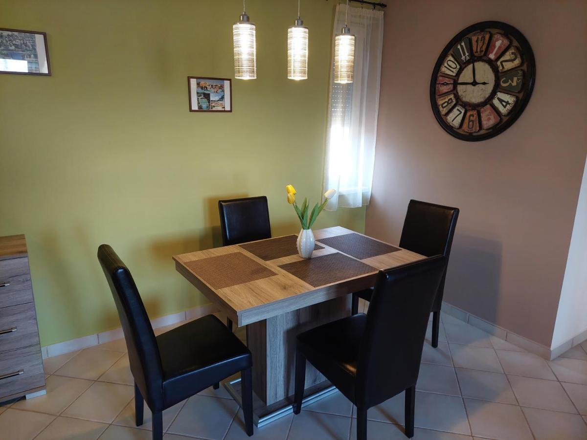 Samuci Apartman Hajduszoboszlo Exterior photo