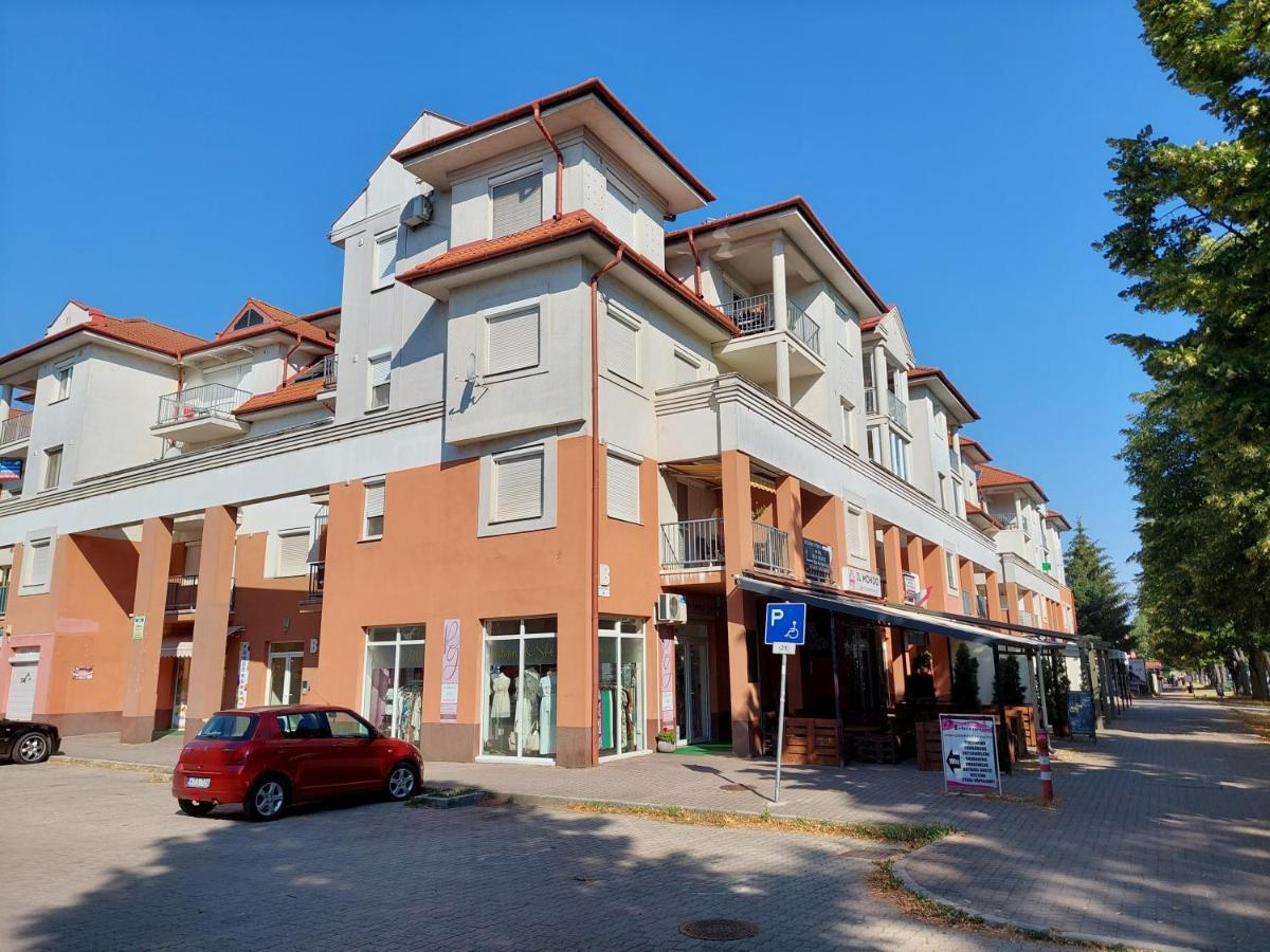 Samuci Apartman Hajduszoboszlo Exterior photo